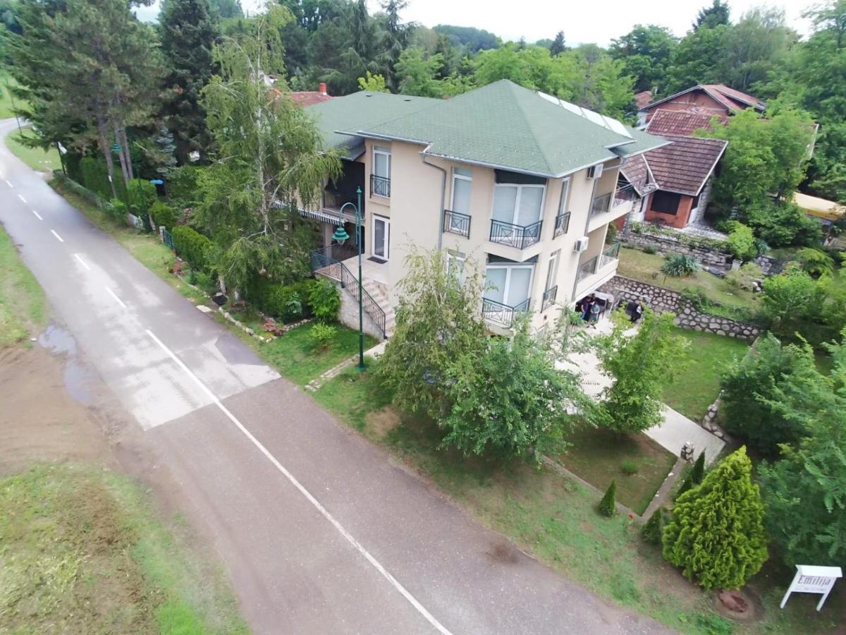 Sobe Emilija Hotel Veliko Gradiste Bagian luar foto